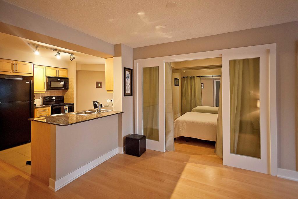 Red Maple Suites - Blue Jays Way Toronto Exteriör bild