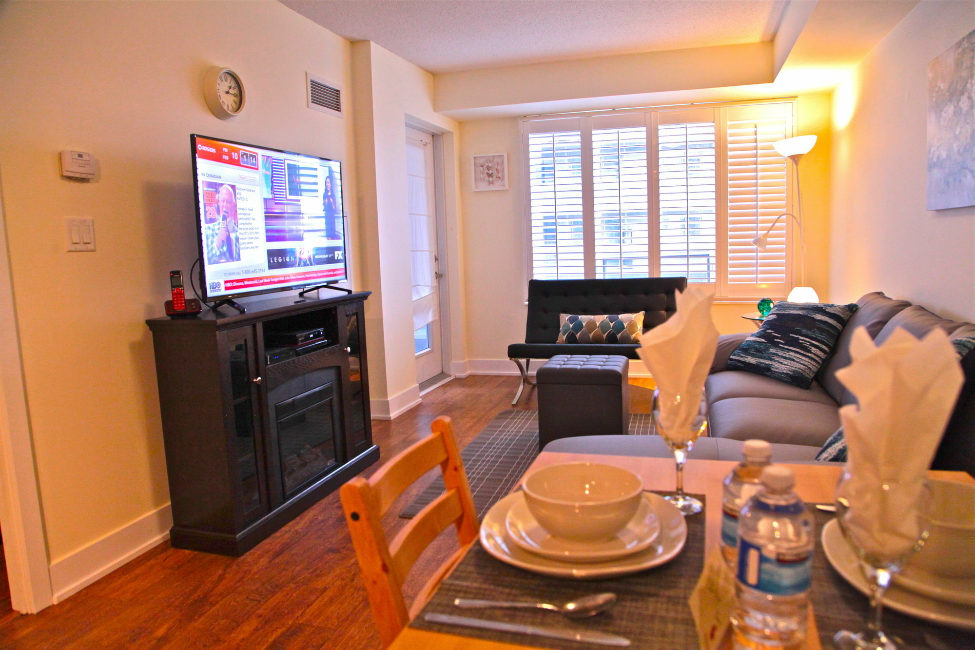 Red Maple Suites - Blue Jays Way Toronto Exteriör bild